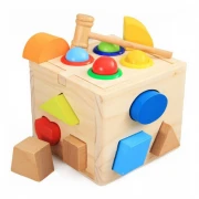 Jucarie interactiva din lemn cu ciocanel,bile,forme geometrice multicolore